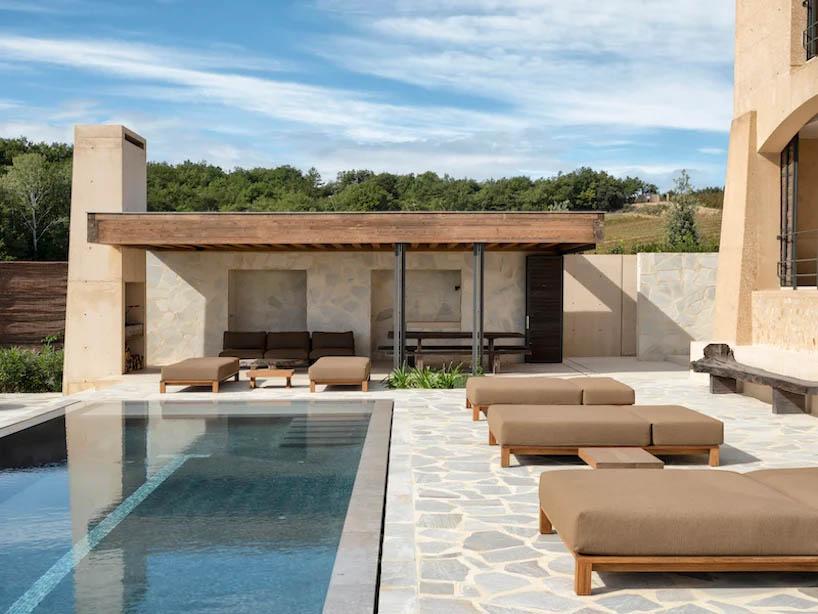 House with pool Flagstone